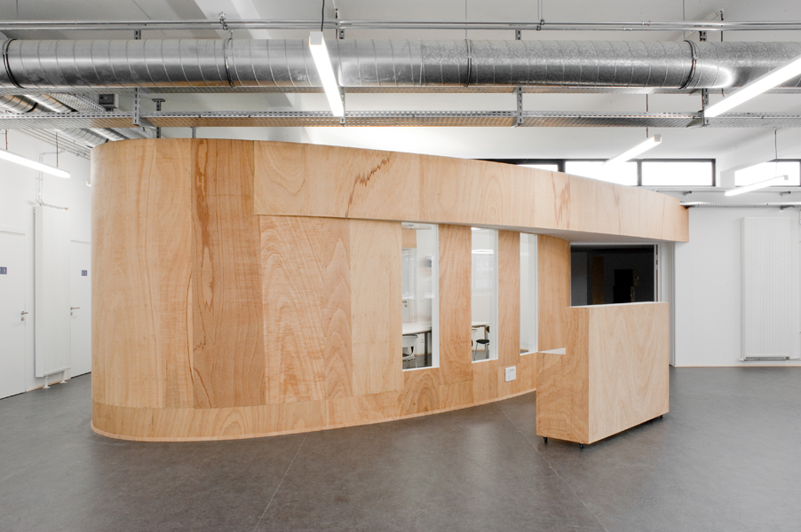 http://simondeprez.eu/files/gimgs/19_deaamisdweb04.jpg