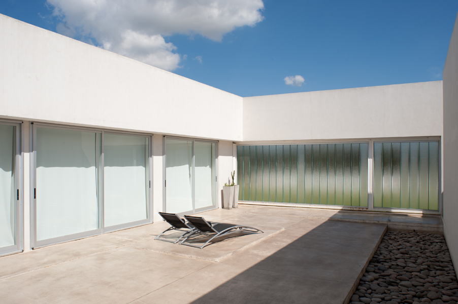 http://simondeprez.eu/files/gimgs/39_casa-patiojuan-german-guardatisimon-deprez03.jpg