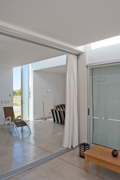 http://simondeprez.eu/files/gimgs/39_casa-patiojuan-german-guardatisimon-deprez10.jpg