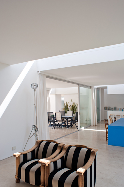 http://simondeprez.eu/files/gimgs/39_casa-patiojuan-german-guardatisimon-deprez12.jpg
