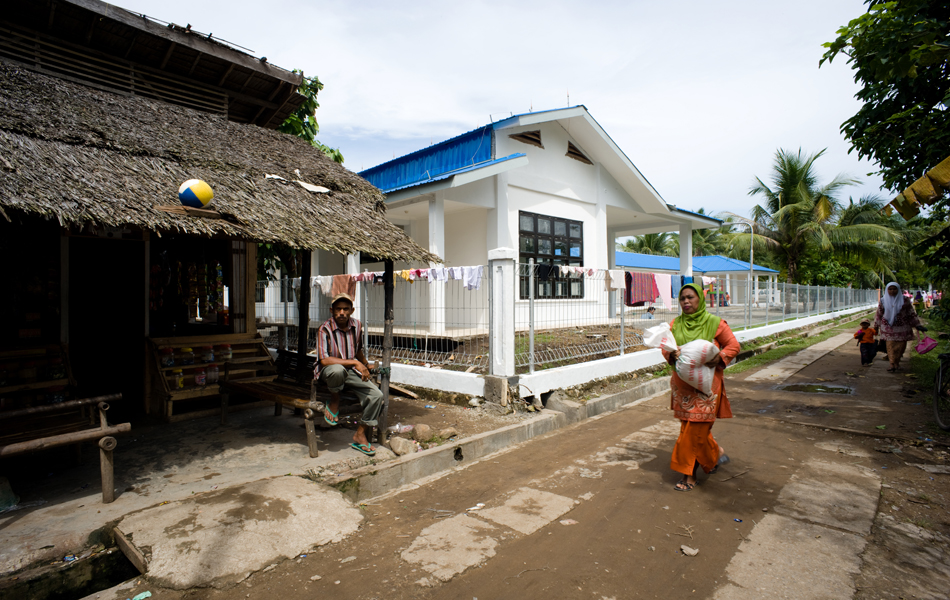 http://simondeprez.eu/files/gimgs/45_puskesmaspayapanteraja1.jpg