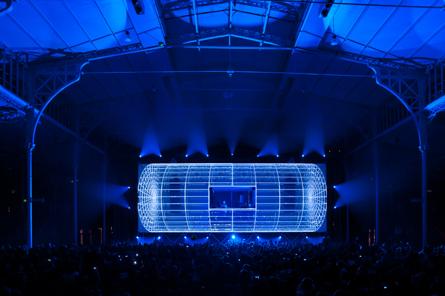 http://simondeprez.eu/files/gimgs/50_we-love-1024-boom-boxsimon-deprez063d3s2770.jpg
