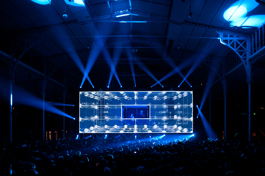 http://simondeprez.eu/files/gimgs/50_we-love-1024-boom-boxsimon-deprez084d3s3019.jpg